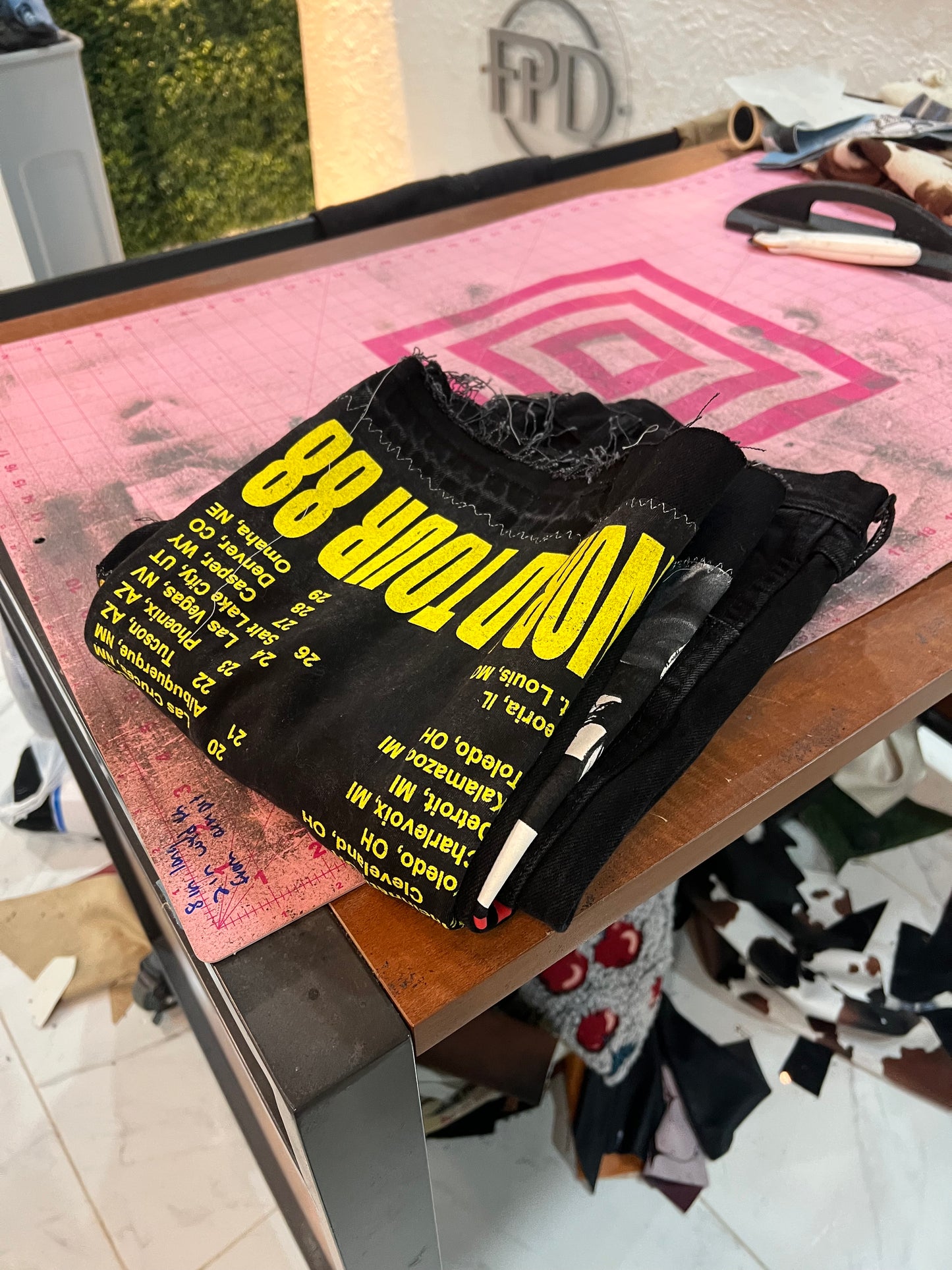 Vintage t shirt (men’s black denim)
